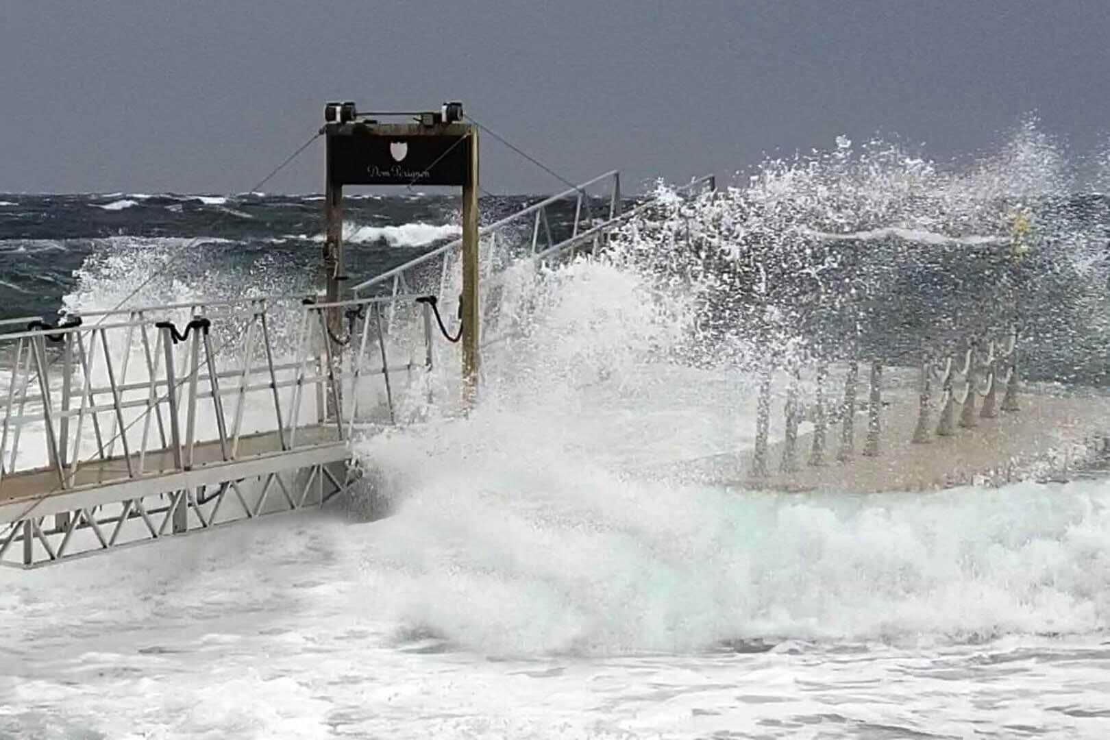 Άσχημες καιρικές συνθήκες - Άσχημες καιρικές συνθήκες - 12