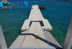 Πλωτή εξέδρα για το Calilo Luxury Beach Resort - 3