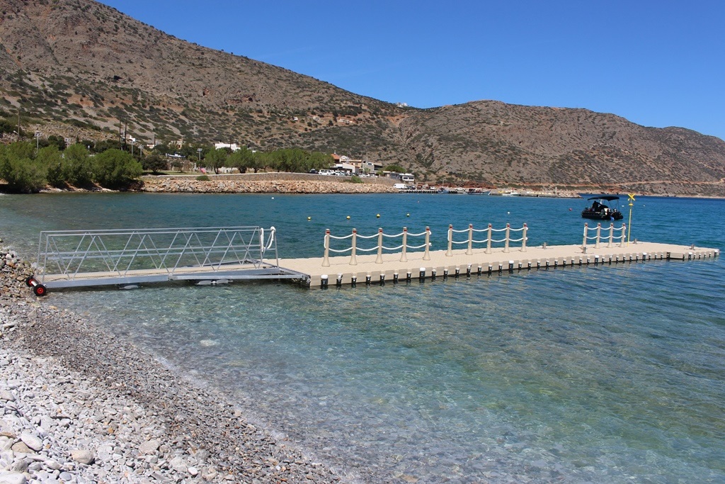 Πλωτές εξέδρες για το Courtesy of Blue Palace